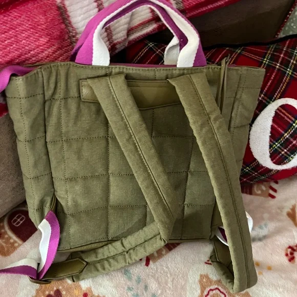 Backpack - Picture 2 of 5